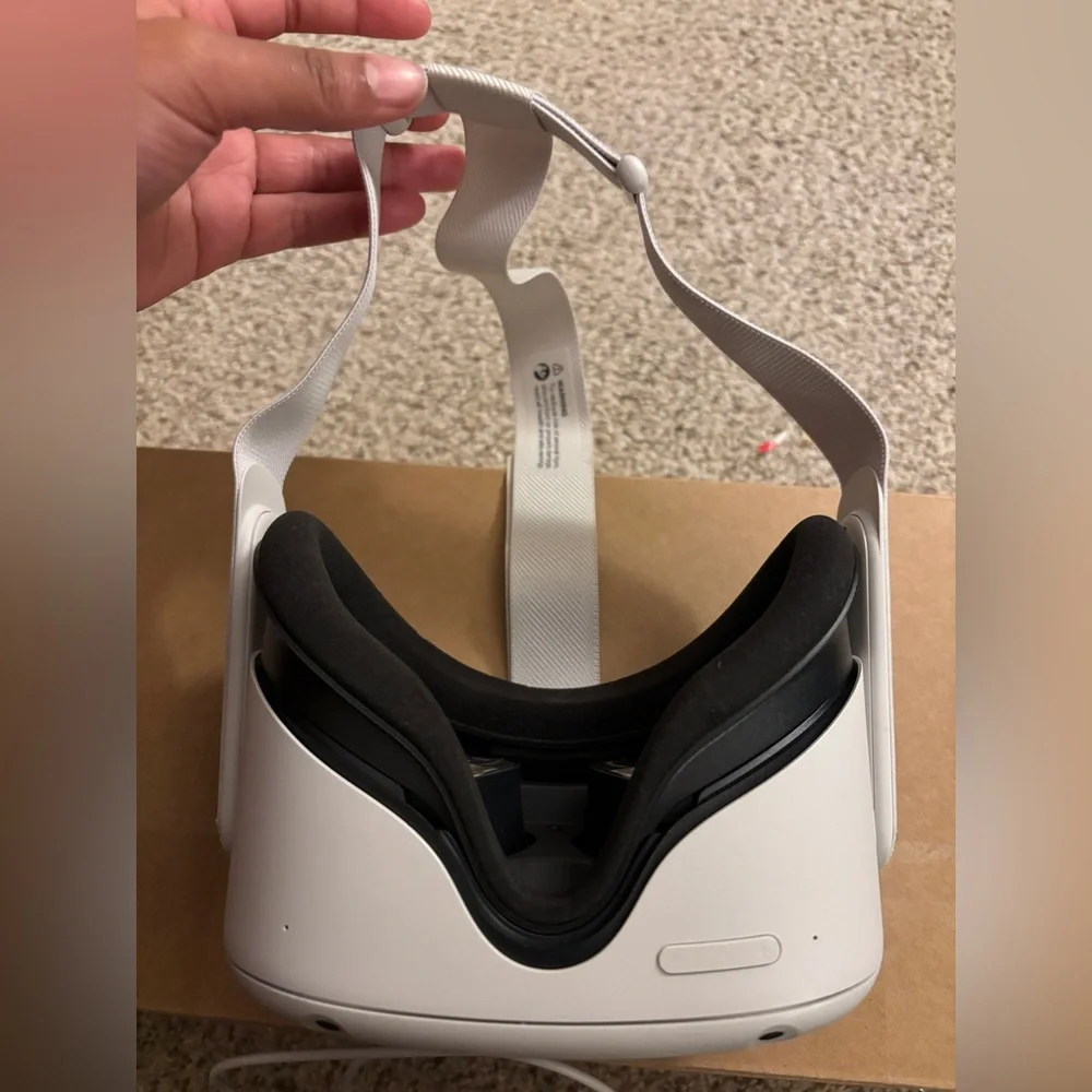META QUEST 2 IMMERSIVE ALL IN ONE VIRTUAL REALITY HEADSET